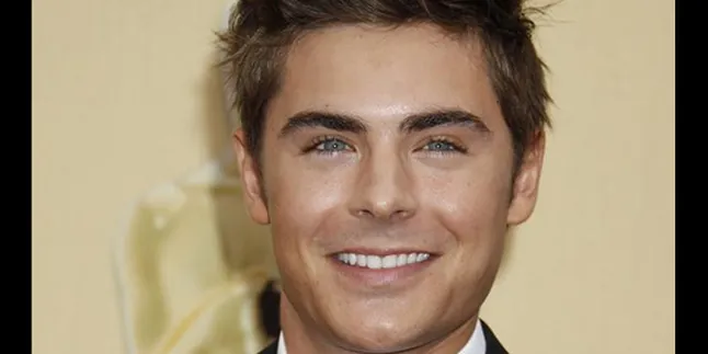 Zac Efron Ngaku Kunjungi Strip Club