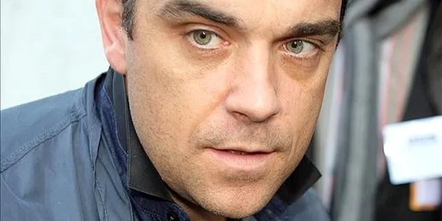 Takut Cedera, Robbie Williams Berhenti Main Bola