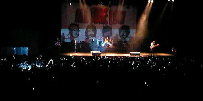Pertama Kali ke Indonesia, All Time Low 'Dihujani' Bra! Pertama Kali ke Indonesia, All Time Low 'Dihujani' Bra!