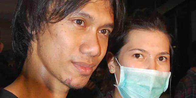 Eross Ajak Istri ke Jakarta Demi Slash