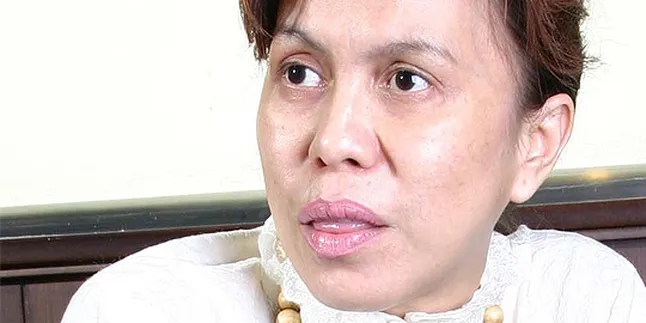 Vitalia Ramona Pakai Kaos Bergambar Ariel