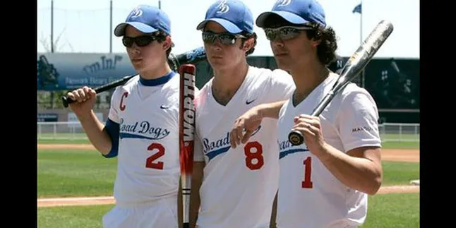 Idola Baru: Road Dogs! Atau Jonas Brothers?