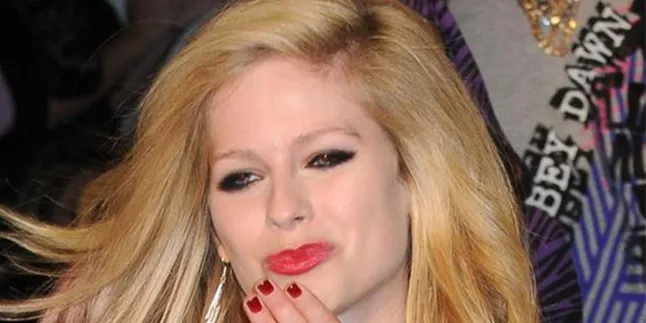 Avril Lavigne Ketagihan Eyeliner Avril Lavigne Ketagihan Eyeliner