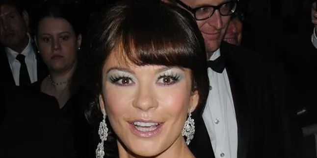 Catherine Zeta-Jones Sempat Takut Jadi Ibu