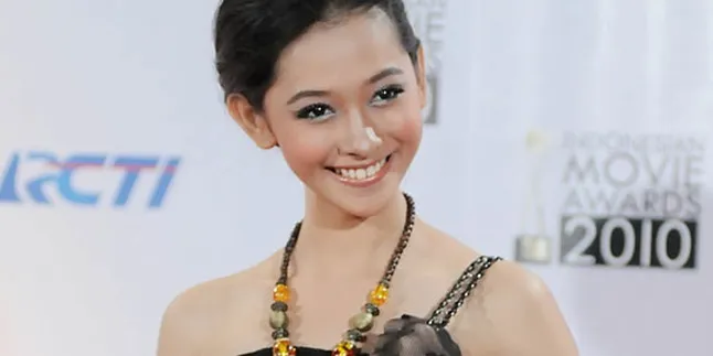 Poppy Bunga: Liat Es Teh Manis, Batal Puasa