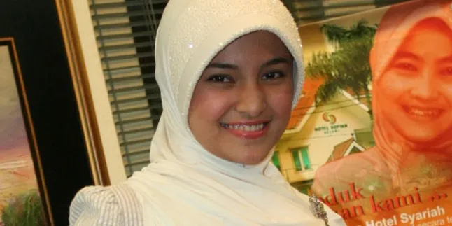 Ramadhan dan Usia Baru, Marshanda Pakai Jilbab