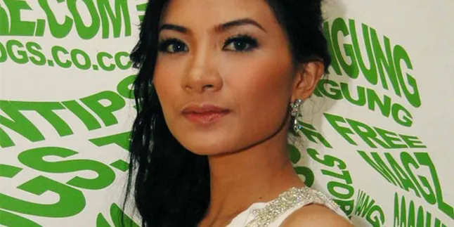 Ika Putri Nyanyikan Lagu Sindiran Buat Ariel?