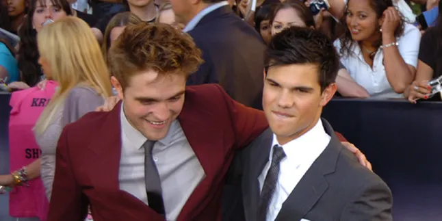 Tanpa Stewart, Pattinson-Lautner Akur di TCA