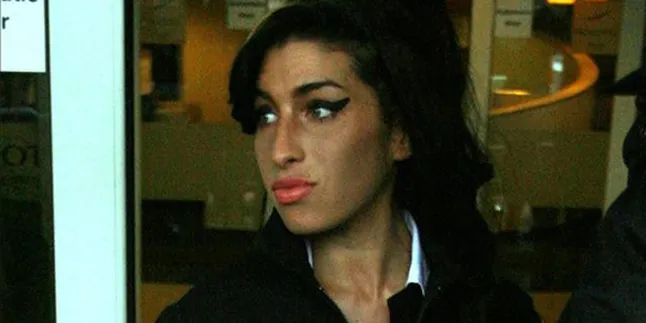 Amy Winehouse Bikin Sang Ayah Jatuh Sakit?