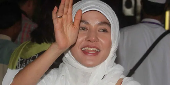 Cynthiara Alona Umroh, Doa Dapat Suami Sholeh
