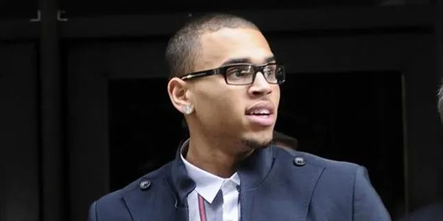 Chris Brown Tolak Komentar Video Klip Rihanna - Eminem