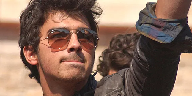 Ultah Ke-21, Joe Jonas Minta Anjing