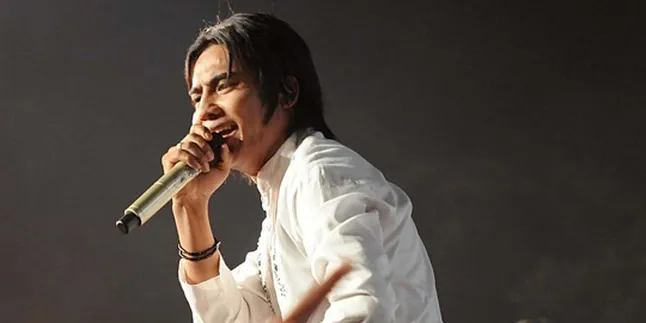 Mega Konser Ramadhan, Charly ST12 Nangis