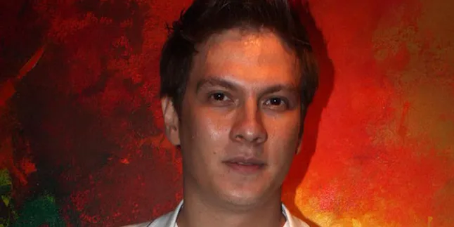 Bertrand Antolin Rambah Dunia Nyanyi Lewat 'Bubar'