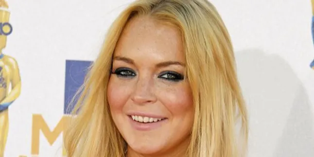 Lindsay Lohan Balik ke Pelukan Samantha Ronson