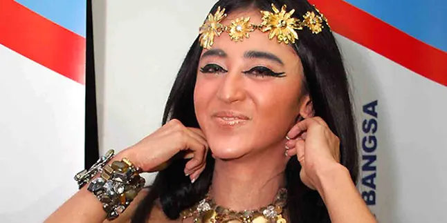 Dewi Perssik Kembali Bergoyang di Film Terbaru Dewi Perssik Kembali Bergoyang di Film Terbaru