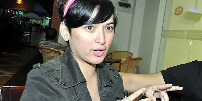 Andhara Early Prihatin Vonis Erwin Arnada