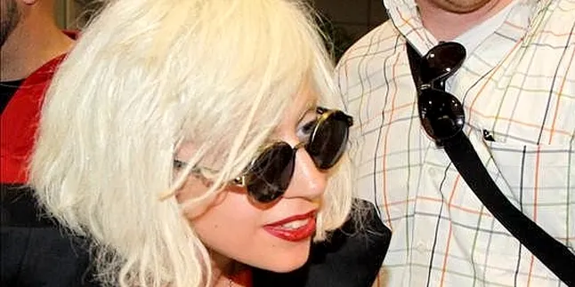 Lady GaGa Paling Ngeri Sama Ponsel