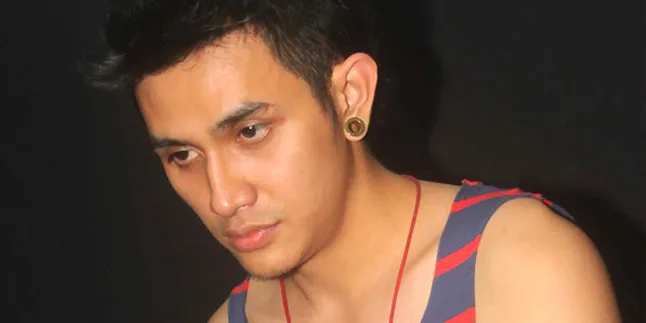 Vicky Nitinegoro, Hobi Tattoo Sejak SMA