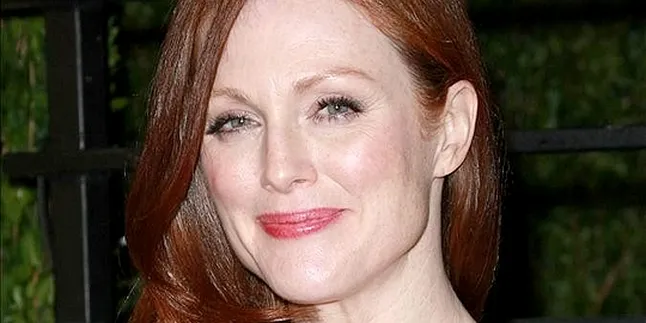 Poster Bugil Julianne Moore Ditarik dari Venice