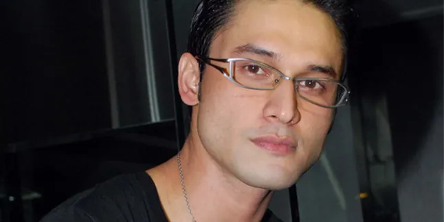 Indra L Bruggman Siapkan Duit Untuk 'Angpao'