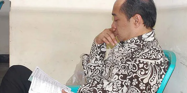 Sidang Lanjutan, Adjie Notonegoro Menangis