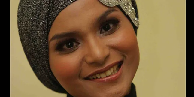 Inarovi Pakai Jilbab Setelah Mimpi Sakaratul Maut