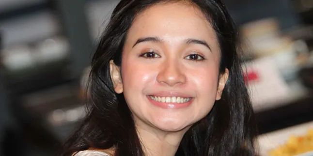 Demi Lebaran, Bella Bakal Cuekin Handphone