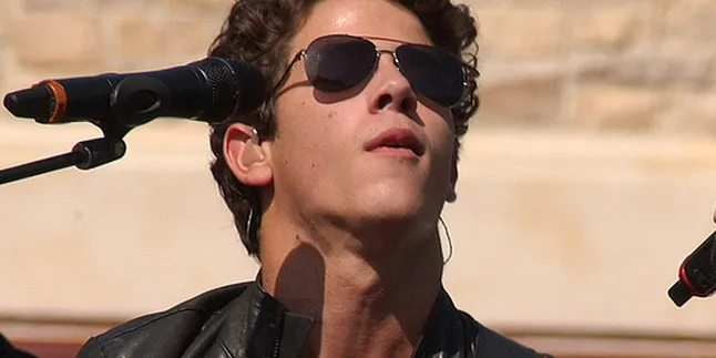 Tonton Rekaman Video Nick Jonas Langsung Dari iPhone-nya!