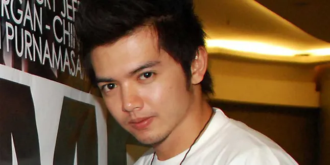 Nicky Tirta, Asmara Terkendala Jarak dan Waktu