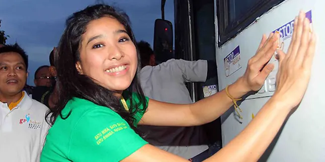 Terkenal, Olivia Zalianty Hindari Bus Kota Terkenal, Olivia Zalianty Hindari Bus Kota