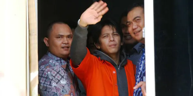 Lebaran, Ariel Dikunjungi Orang Tua dan Luna