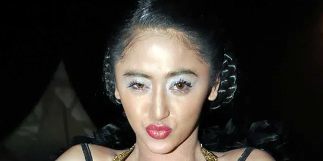 Dewi Perssik Belum Ingin Jenguk Andi Soraya