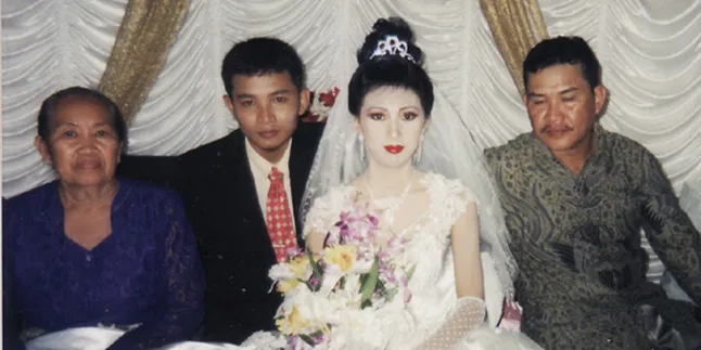 Ngaku Bujang, Vokalis Zivilia Pamer Foto Mesra