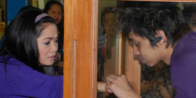 Vina Panduwinata Beri Kekuatan Russel Miracle Vina Panduwinata Beri Kekuatan Russel Miracle