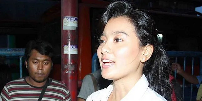 Marcella Zalianty, Bagi Tajil dan Baca Puisi Marcella Zalianty, Bagi Tajil dan Baca Puisi