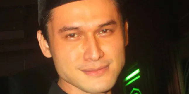 Indra Bruggman Ingin Bahagiakan Orang Tuanya