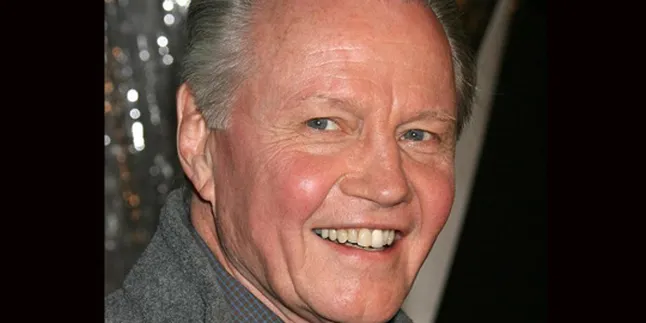 Jon Voight Sering Lihat Foto Anak-Anak Jolie di Tabloid Jon Voight Sering Lihat Foto Anak-Anak Jolie di Tabloid