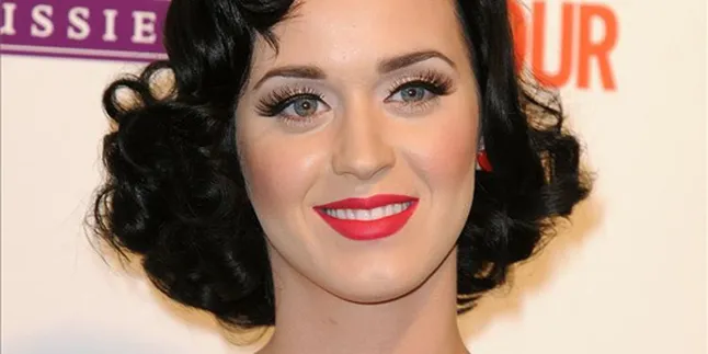 Katy Perry Anggap Kostum Daging GaGa Berlebihan