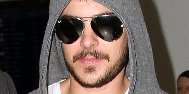 Wow! Zac Efron Mirip Petinju!