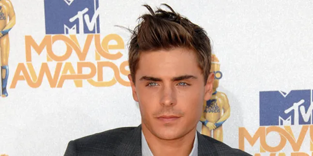Zac Efron Berjanji Akan Tampil Telanjang di Filmnya
