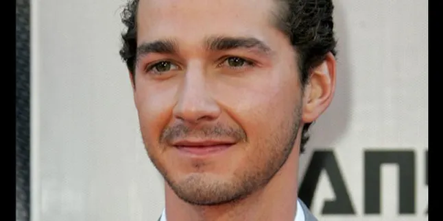 Shia LaBeouf Jadi Pialang Saham Beneran