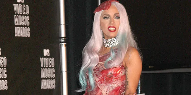8 Fakta Baju Daging Mentah Lady GaGa!