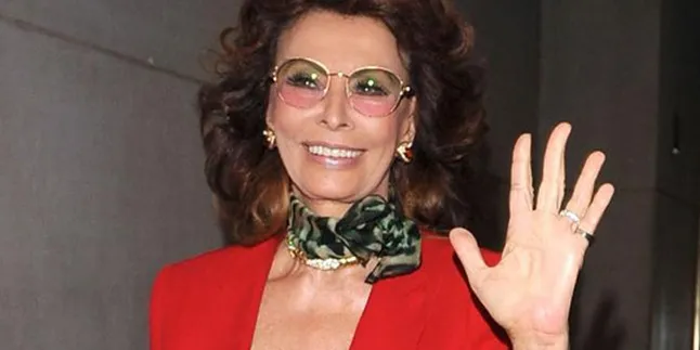 Sophia Loren Tersiksa Disebut Bom Seks
