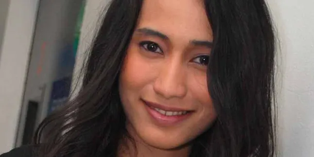 Monique Henry Jenuh Perani Film Horor