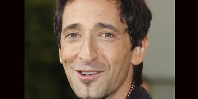 Dalami Peran, Adrien Brody Rela Makan Serangga