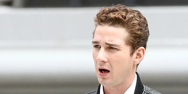 Shia LaBeouf Pengen Gondrong Tapi Tak Bisa