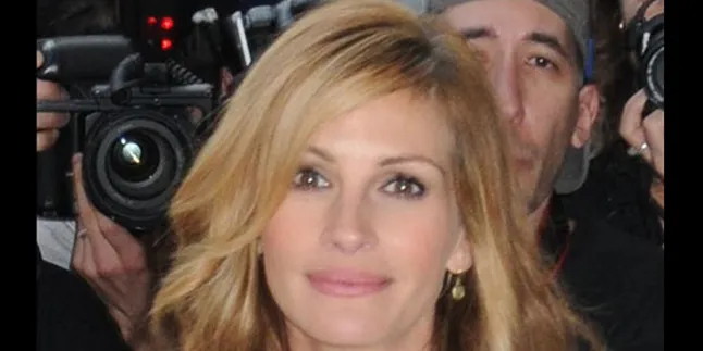 Julia Roberts: Pria Tak Peduli Penampilan Wanita Saat Telanjang