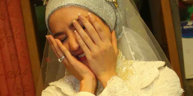 Berjilbab, Cynthiara Alona Malu Rilis 'PENGANTIN PANTAI BIRU'