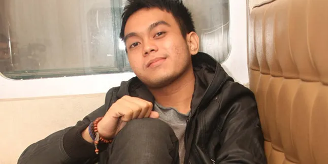 Adhareza Main Api Dengan Julie Estelle?